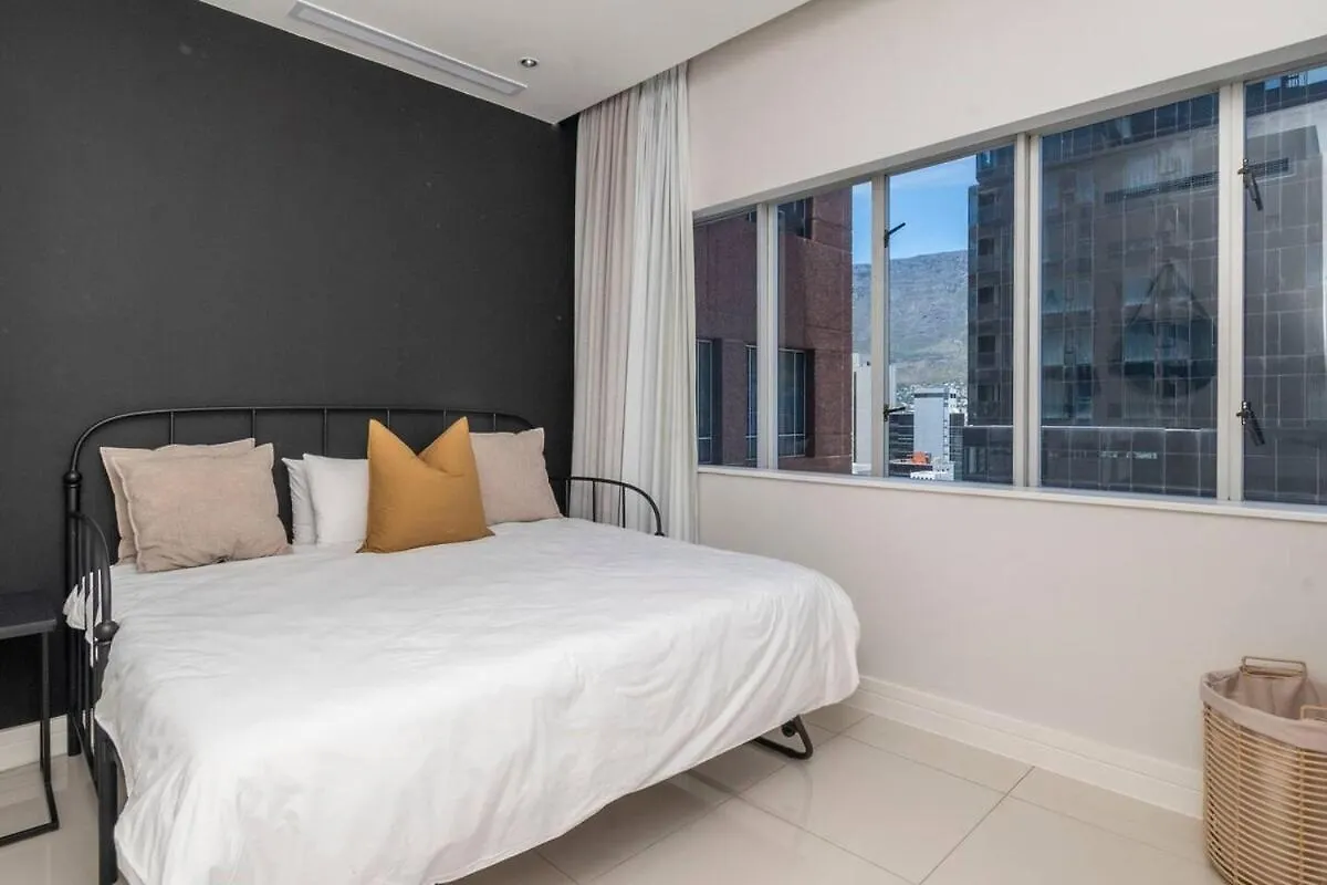 Spacious 2-Bed At The Pullman Κέιπ Τάουν 0*,